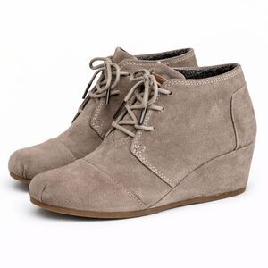 TOMS TAN SUEDE LACE UP CASUAL DESERT WEDGE ANKLE BOOTIES EVERYDAY ANKLE BOOTS